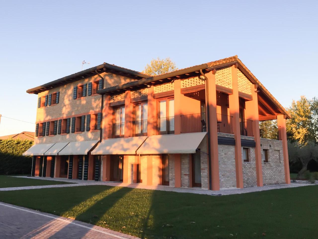 ホテル Crystal Luxury House Fiume Veneto エクステリア 写真