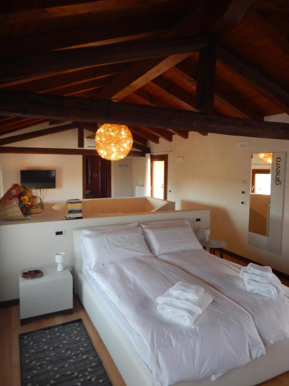 ホテル Crystal Luxury House Fiume Veneto エクステリア 写真